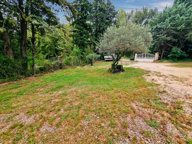 A VENDRE - Terrain de 568 m² sur Arpaillargues — photo du bien