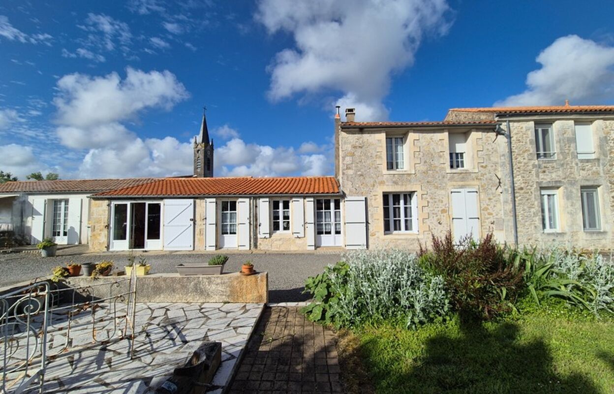 maison 10 pièces 249 m2 à vendre à Breuil-Magné (17870)