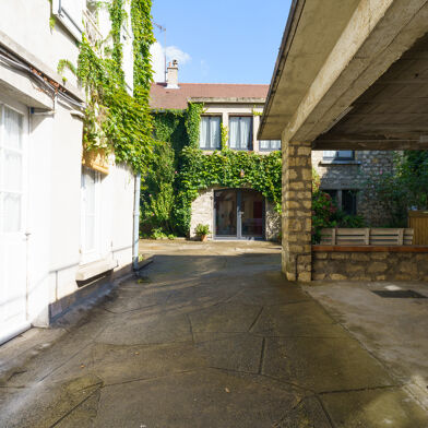 Maison 11 pièces 253 m²