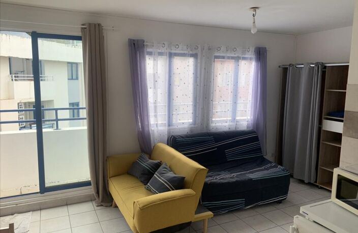 STUDIO DE 29 M² MEUBLE PROCHE PARC DE LA TRINITE — photo 2