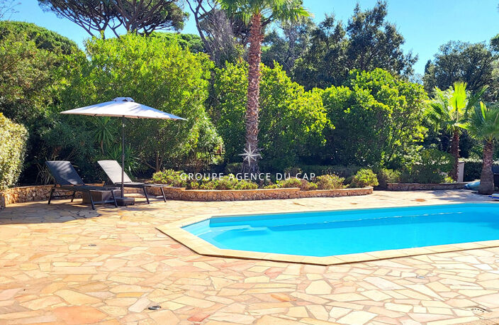 À VENDRE VILLA DOMAINE PRIVÉ MER ET COMMERCES À PIED 3 CHAMBRES PISICINE GARAGE LES ISSAMBRES — photo 4