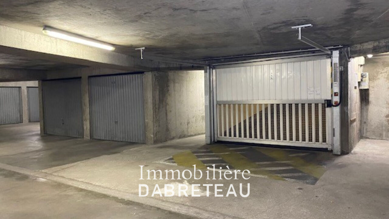 garage  pièces  m2 à vendre à Lyon 8 (69008)