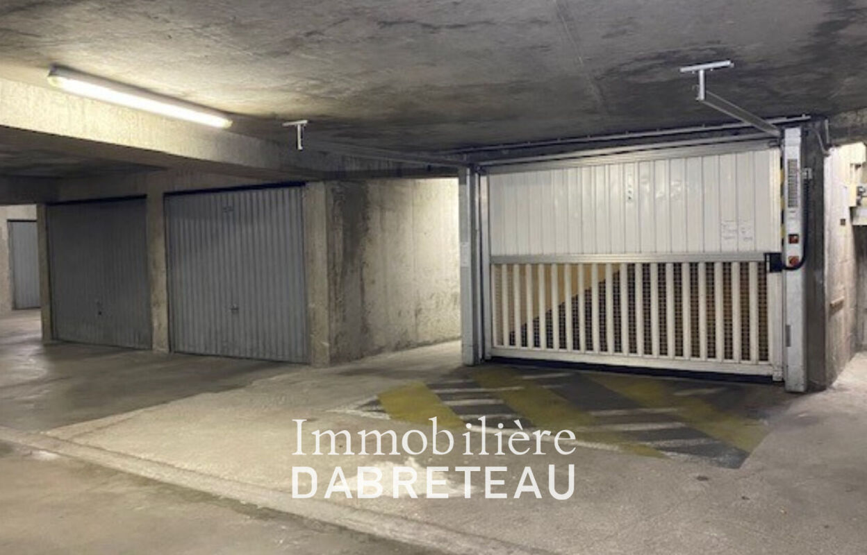 garage  pièces  m2 à vendre à Lyon 8 (69008)