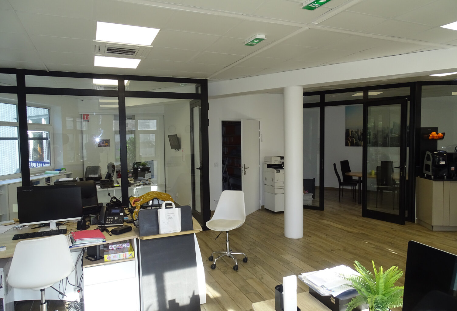 Bureaux et entrepôt en parfait état de 180m2 sur 2 niveaux a — photo 1