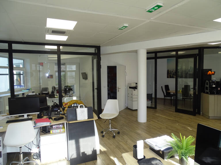 Bureaux et entrepôt en parfait état de 180m2 sur 2 niveaux a — photo 1