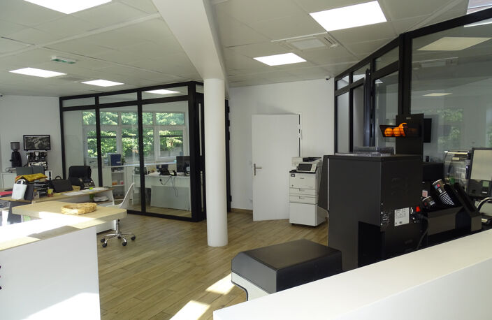 Bureaux et entrepôt en parfait état de 180m2 sur 2 niveaux a — photo 2