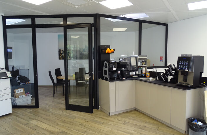 Bureaux et entrepôt en parfait état de 180m2 sur 2 niveaux a — photo 3