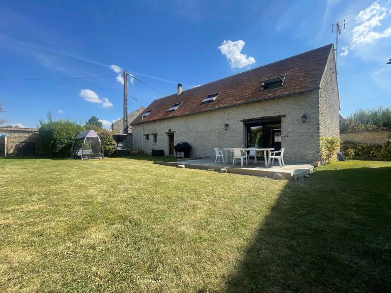 Maison en pierre 10 pièces, dépendances et jardin — photo 1