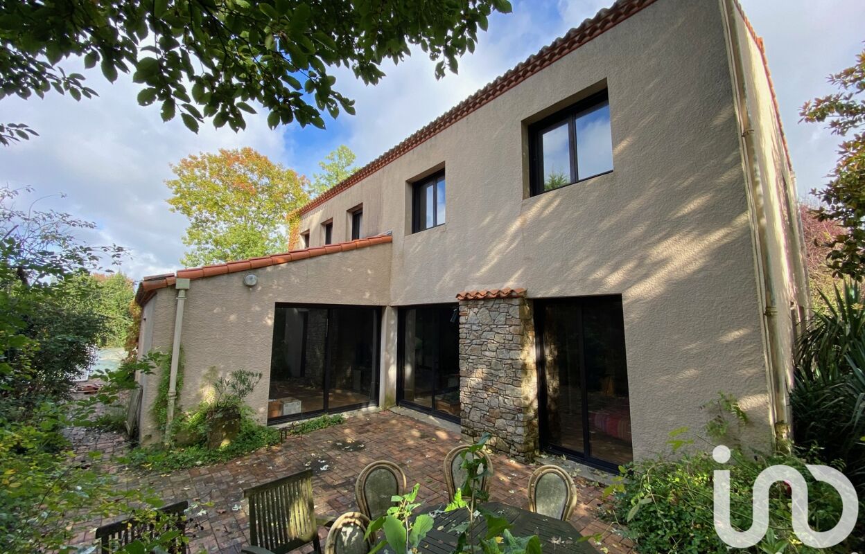 maison 8 pièces 230 m2 à vendre à Les Herbiers (85500)