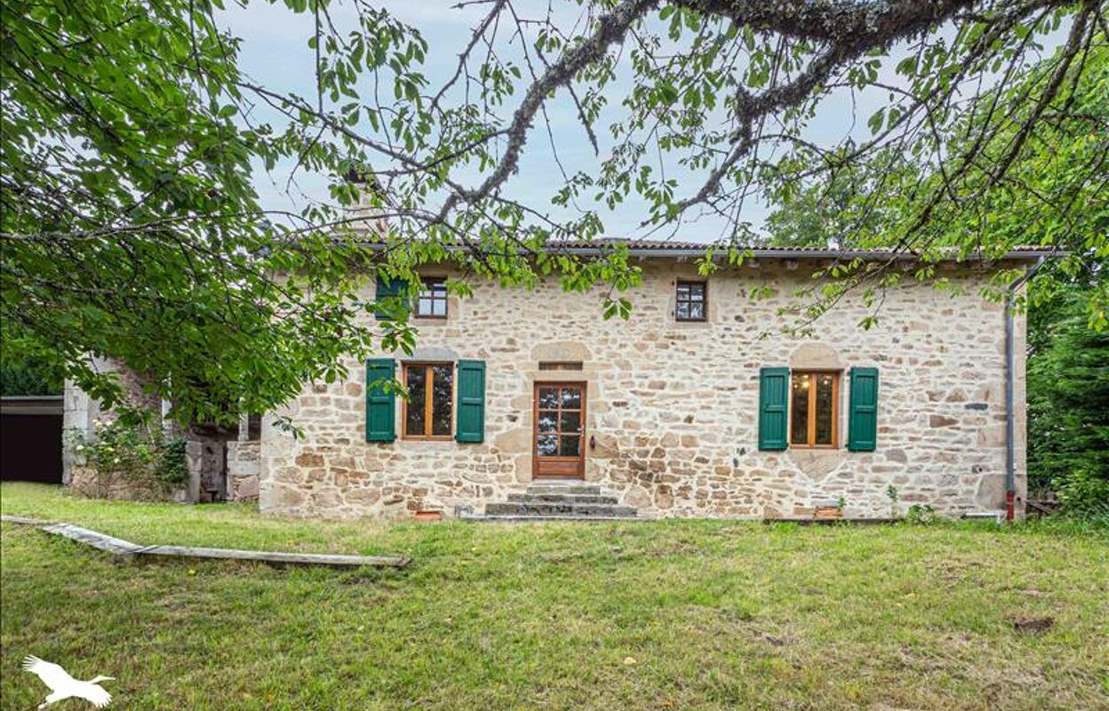 maison 4 pièces 125 m2 à vendre à Glénat (15150)