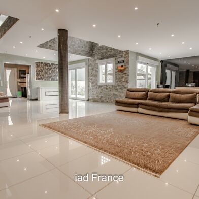 Maison 9 pièces 250 m²