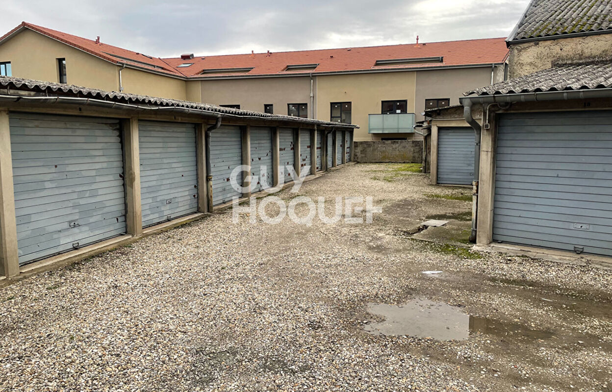 garage  pièces 12 m2 à louer à Bron (69500)