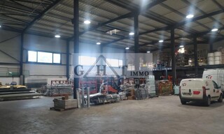 Local industriel  1640 m² à louer à Collégien (77090)