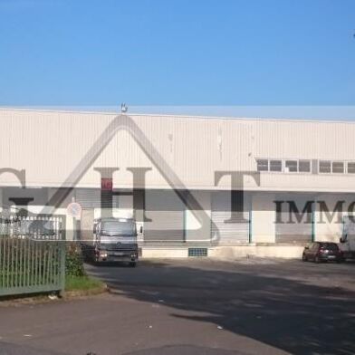 Local industriel 750 m²