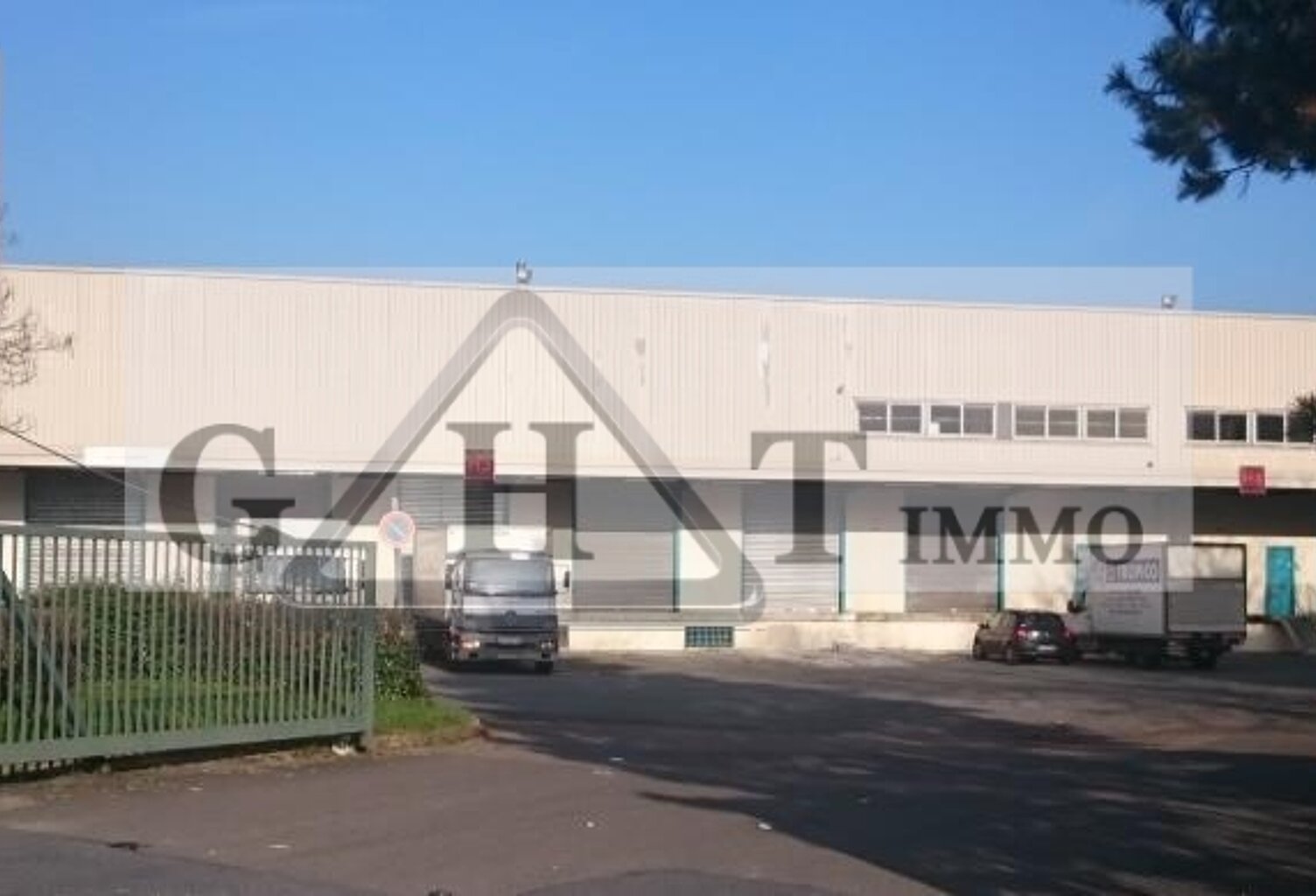 Local d'activité de 750 m² à louer à GARGES LES GONESSE — photo 1
