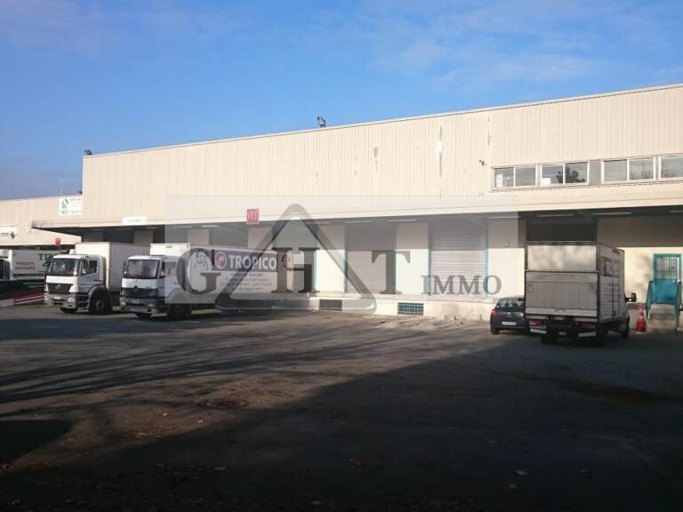 Local d'activité de 750 m² à louer à GARGES LES GONESSE — photo 1