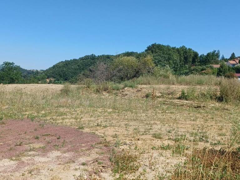 Terrain constructible 909 m² - Saint-Donat-sur-l'Herbasse — photo 1