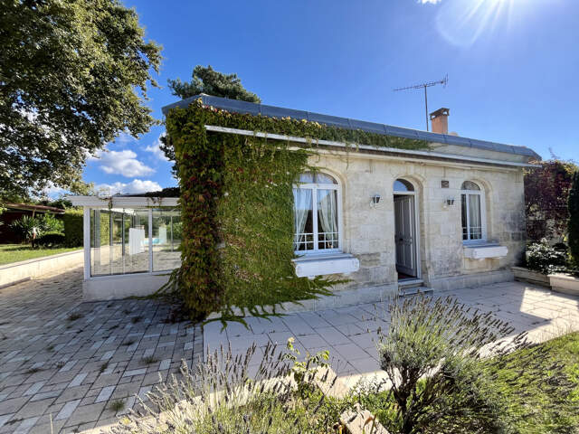 CADAUJAC - MAISON EN PIERRE DE PLAIN PIED AVEC PISCINE — photo du bien