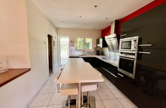 CADAUJAC - MAISON EN PIERRE DE PLAIN PIED AVEC PISCINE — photo 4