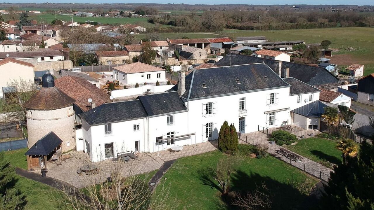 maison 20 pièces 640 m2 à vendre à Vendeuvre-du-Poitou (86380)