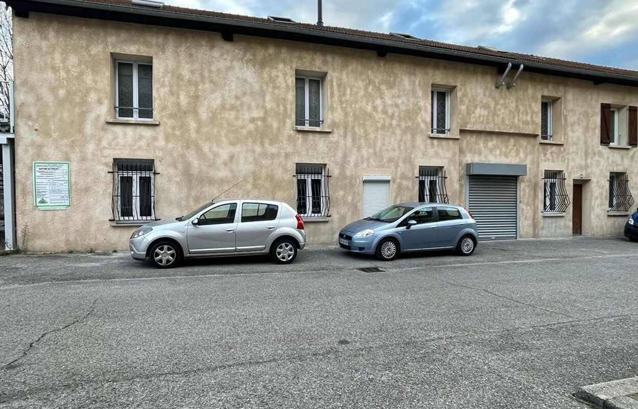 commerce  pièces 85 m2 à vendre à Le Pont-de-Claix (38800)