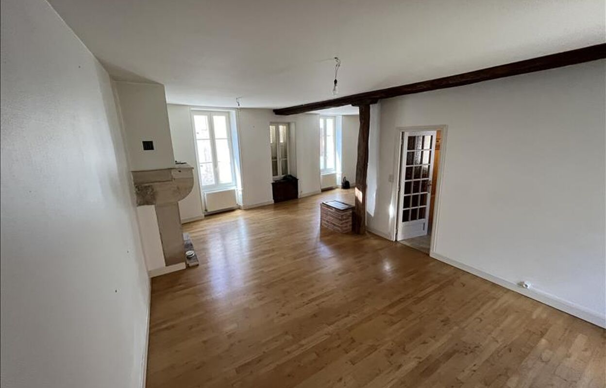 maison 6 pièces 133 m2 à vendre à Saint-Amand-Montrond (18200)