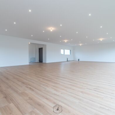 Maison 8 pièces 253 m²