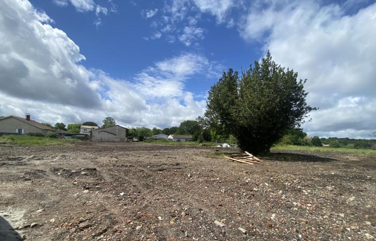 terrain 680 m2 à construire à Le Pian-Médoc (33290)