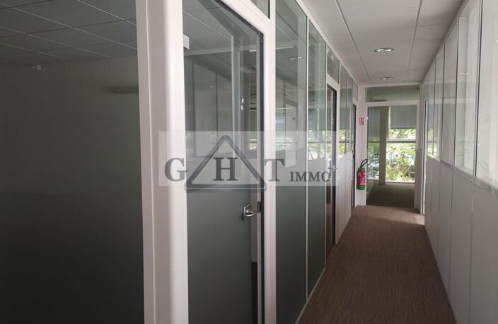 380 m² entrepot bureaux à vendre à TORCY — photo 4