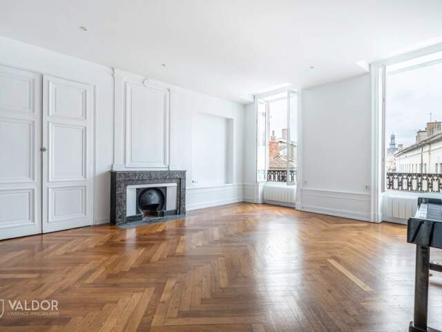 APPARTEMENT T4 100M2 BALCON HYPER CENTRE VILLEFRANCHE — photo du bien