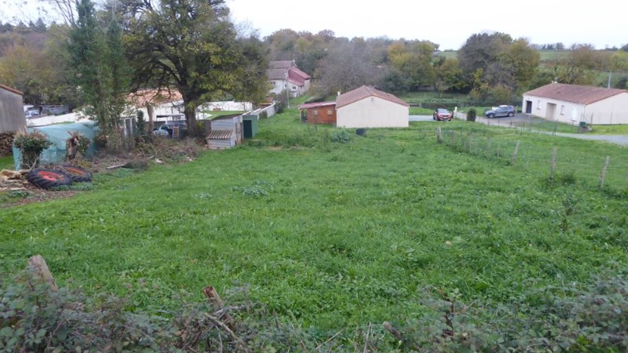 terrain  pièces 1305 m2 à vendre à La Chapelle-Bâton (79220)