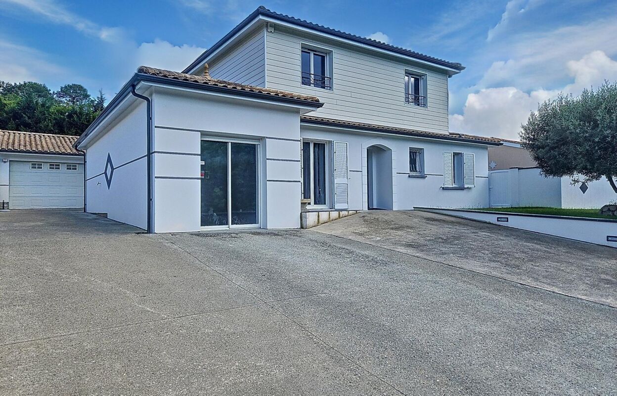 maison 8 pièces 175 m2 à vendre à Sainte-Eulalie (33560)