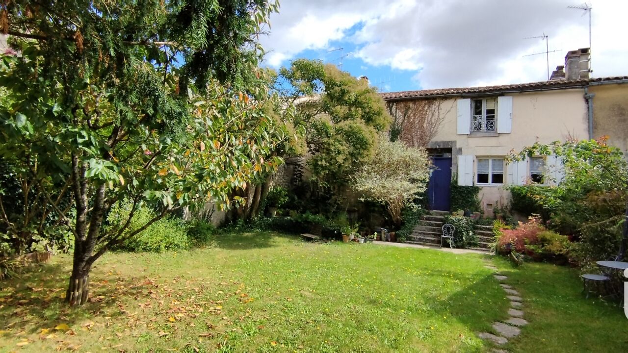 maison 5 pièces 200 m2 à vendre à Saint-Jean-d'Angély (17400)