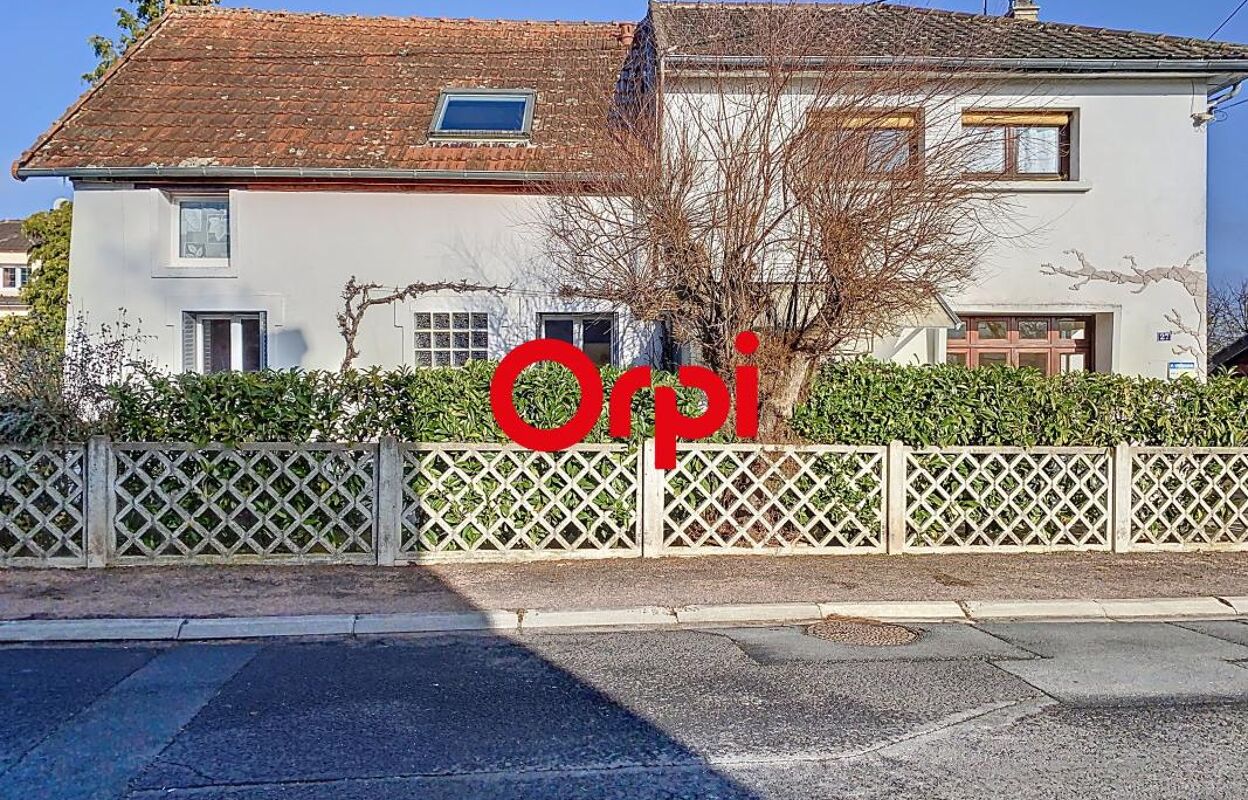 maison 4 pièces 140 m2 à vendre à Commentry (03600)