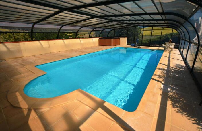 Exclusivité ! A vendre secteur de Castéra-Verduzan: Très belle maison en excellent état avec piscine couverte, appartement, 5 garages sur un magnifique terrain clos, fleuri et arboré de 2 616m2 — photo 4