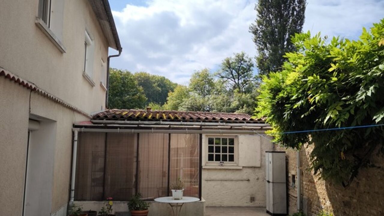 maison 6 pièces 115 m2 à vendre à Montignac-Charente (16330)