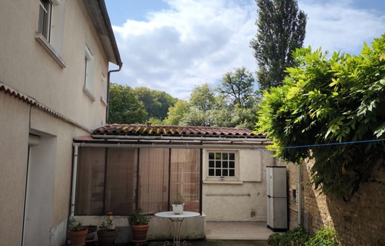 maison 6 pièces 115 m2 à vendre à Montignac-Charente (16330)