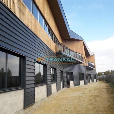 Local industriel  799800 €