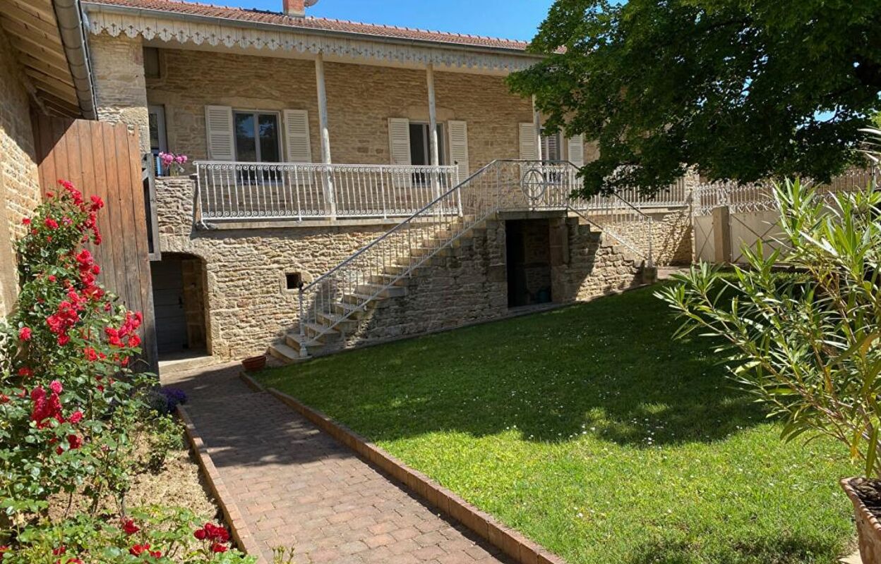 maison 8 pièces 250 m2 à vendre à Azé (71260)