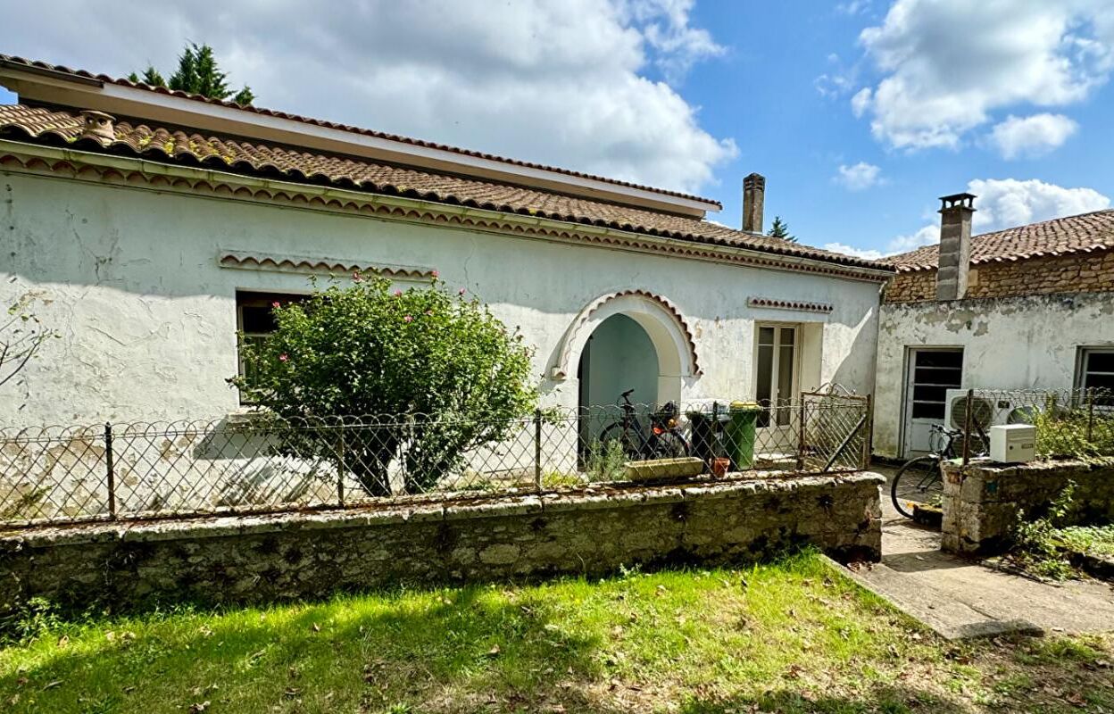 maison 8 pièces 170 m2 à vendre à Saint-Romain-de-Benet (17600)