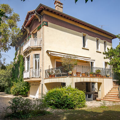 Maison 7 pièces 380 m²