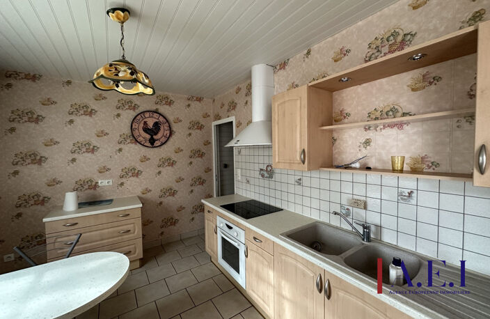 Maison T6 rénovée avec jardin de 500m² - Proche des commodit? — photo 3