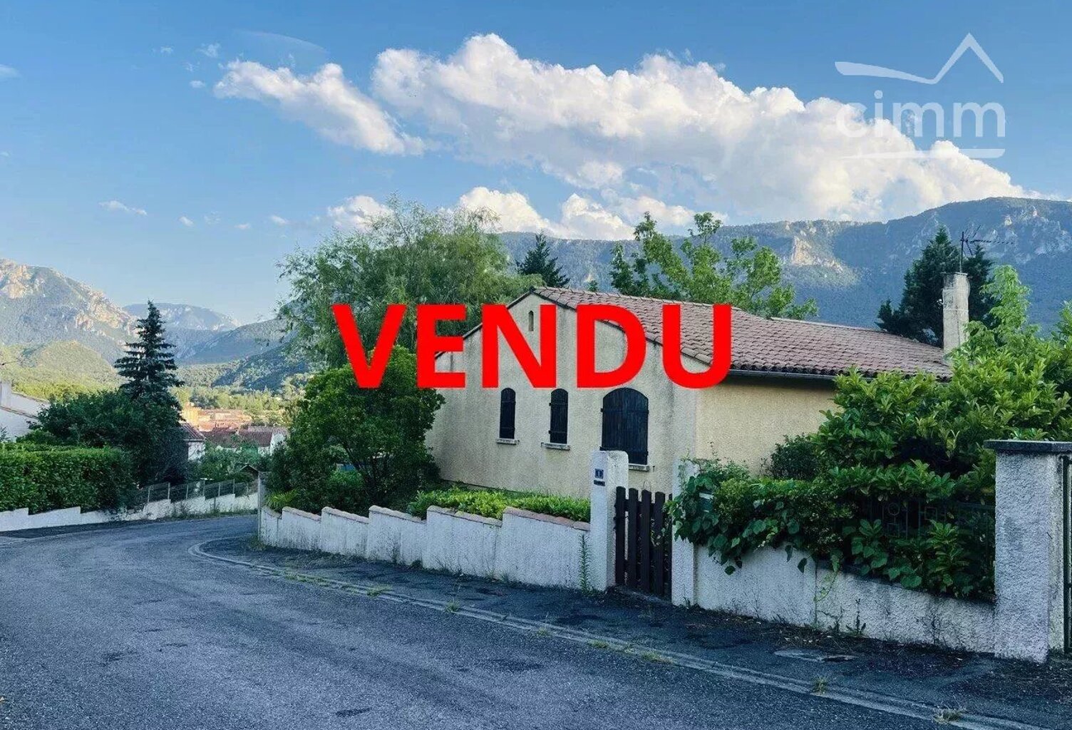VENDU Charmante maison de plain pied et son  terrain arboré — photo 1