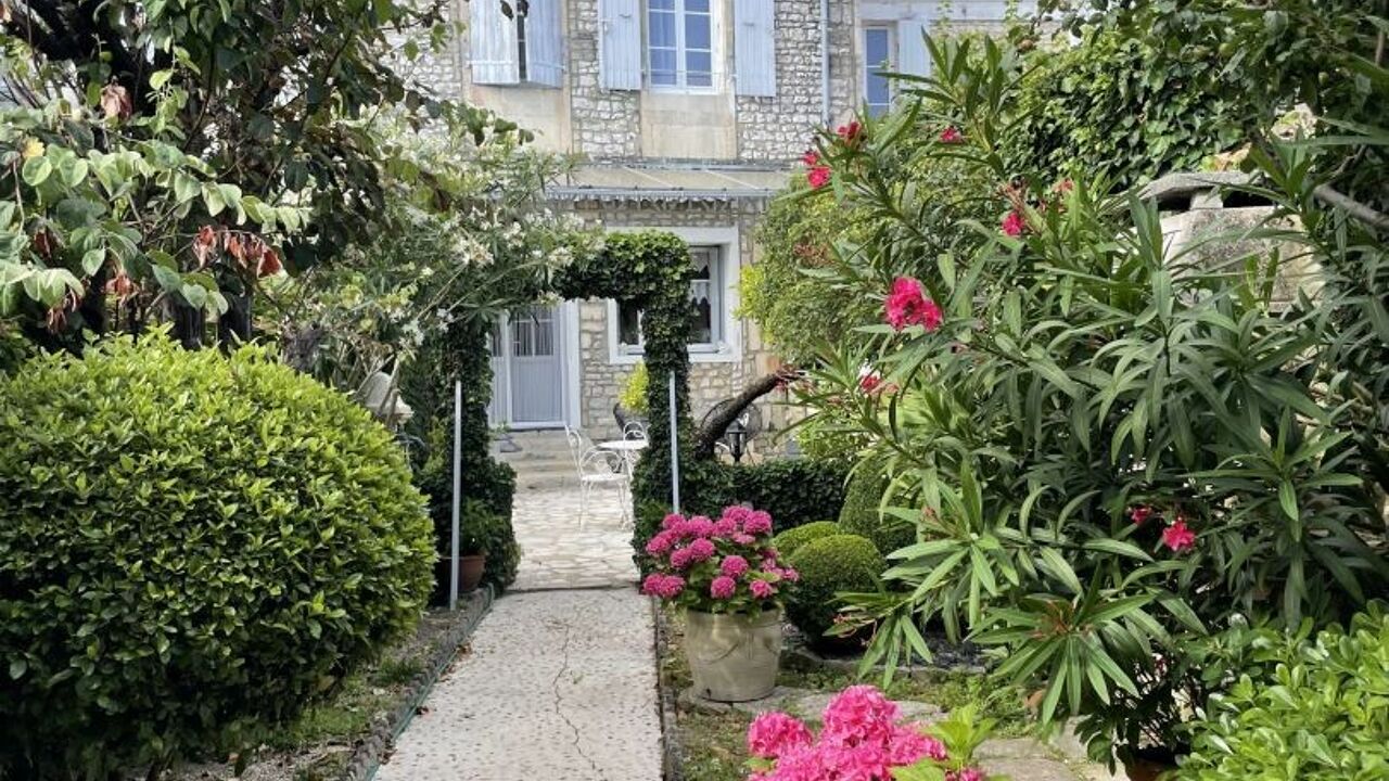 maison 4 pièces 156 m2 à vendre à Saint-Jean-d'Angély (17400)