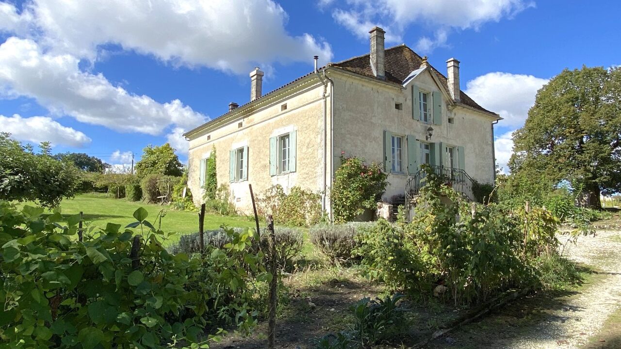 maison 9 pièces 288 m2 à vendre à Aubeterre-sur-Dronne (16390)