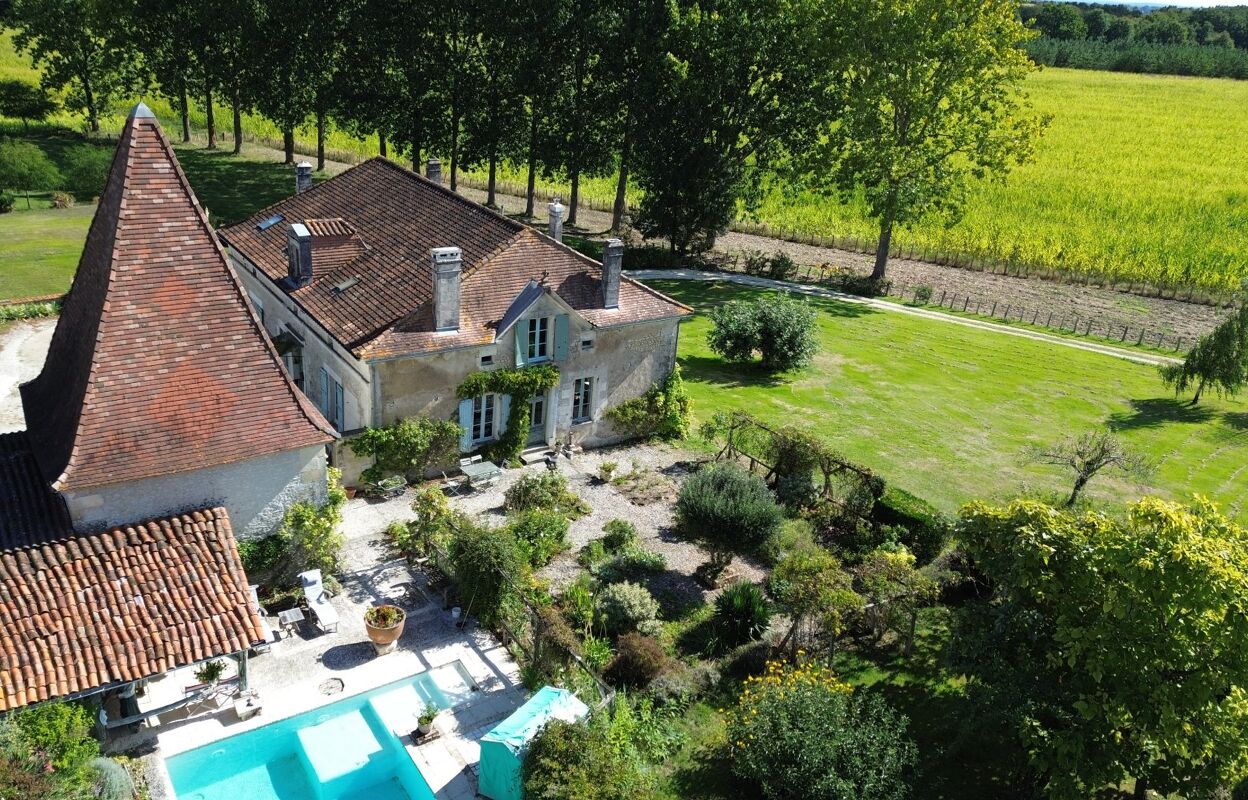 maison 9 pièces 288 m2 à vendre à Aubeterre-sur-Dronne (16390)