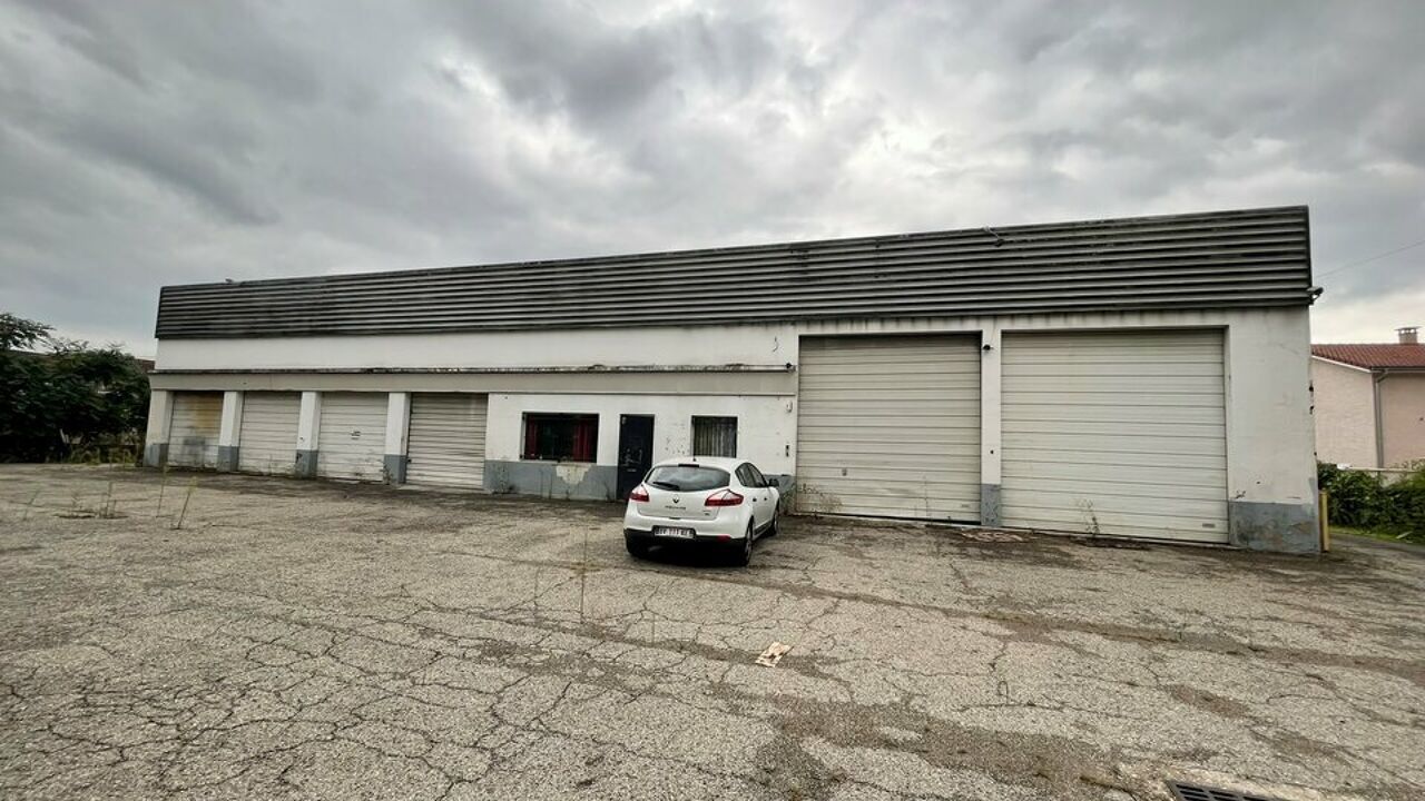 commerce  pièces 880 m2 à louer à Vaulx-en-Velin (69120)