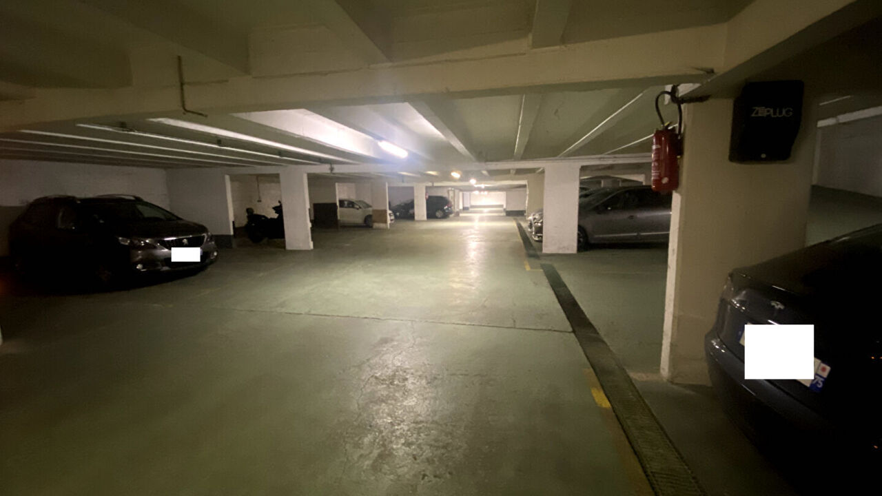 garage  pièces  m2 à vendre à Paris 15 (75015)