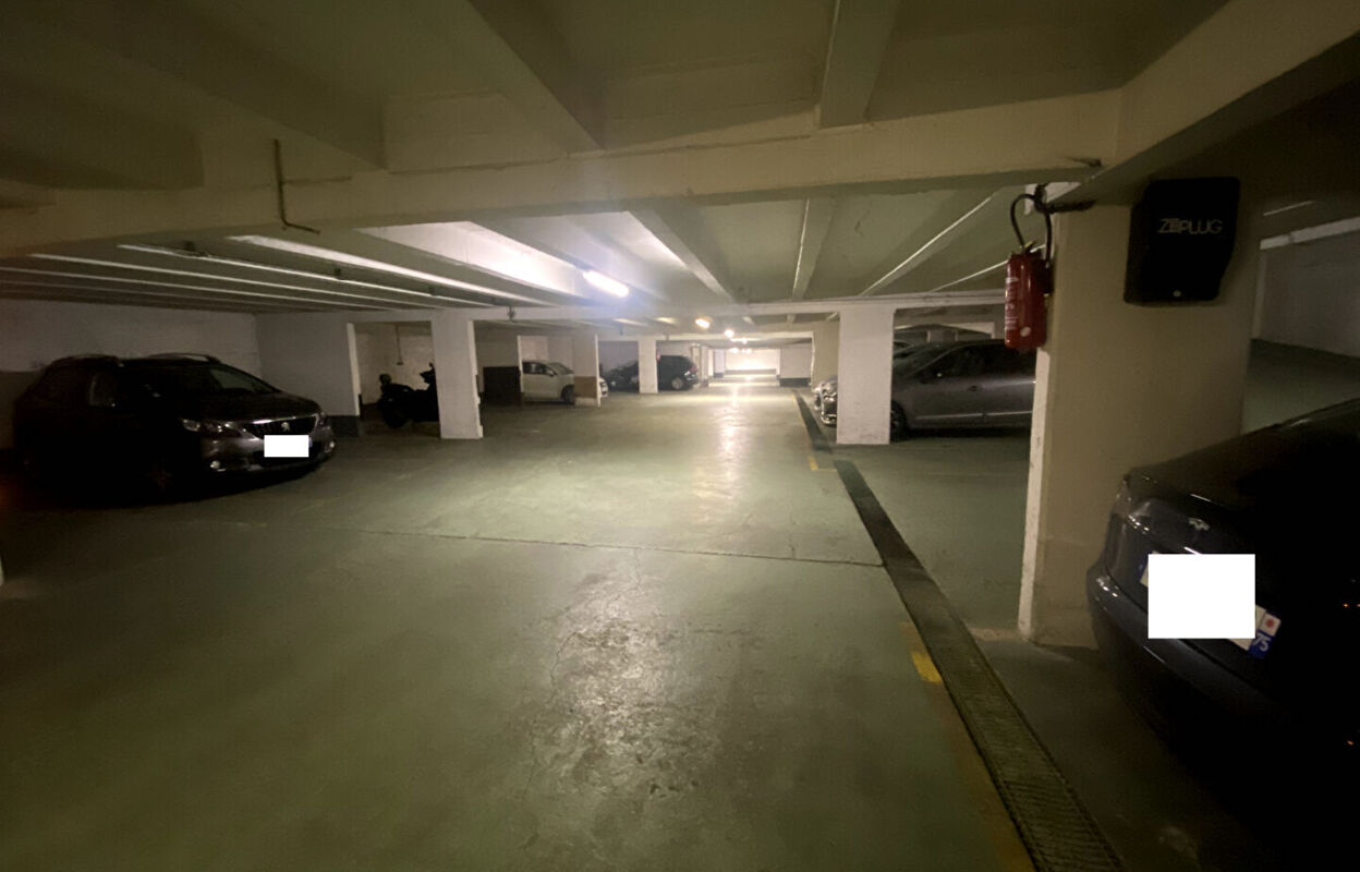 garage  pièces  m2 à vendre à Paris 15 (75015)