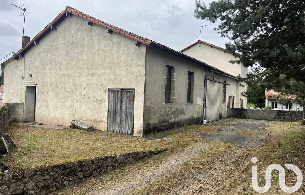 immeuble  pièces 295 m2 à vendre à Azay-sur-Thouet (79130)